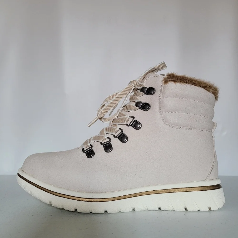 **FINAL SALE** NIB Cliffs by White Mountain Hallett Cream Bootie - Picture 1 of 7